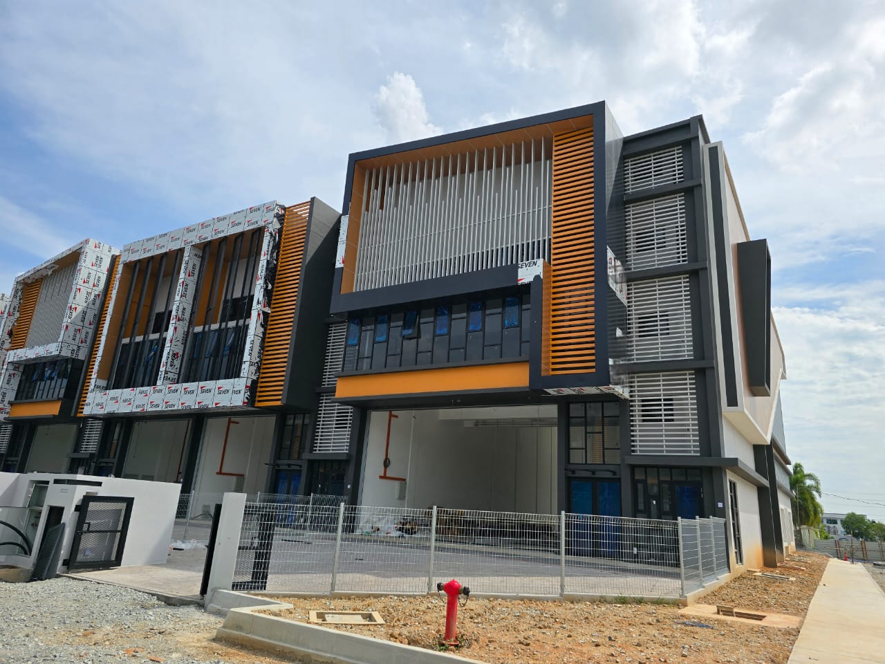 esteem business park meru 2 Rare Corner Unit! Premium Factory @ Esteem Business Park Meru Phase 2