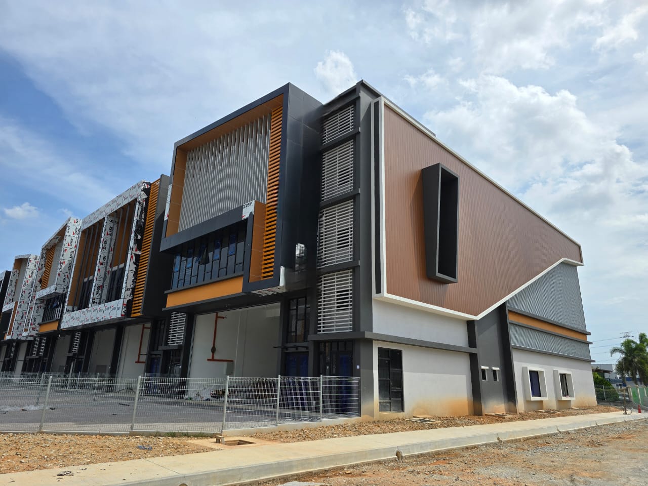 esteem business park meru 3 Rare Corner Unit! Premium Factory @ Esteem Business Park Meru Phase 2