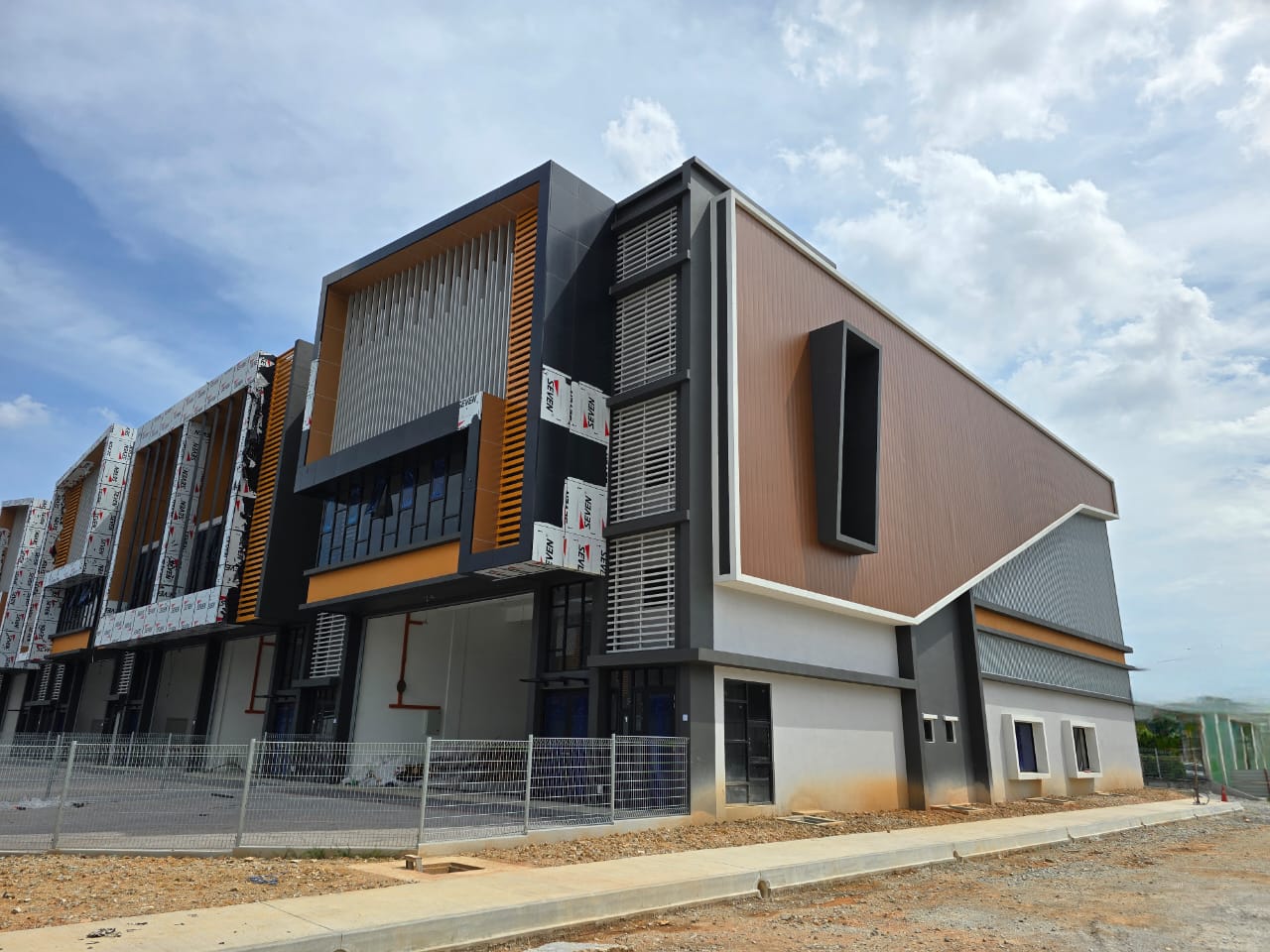 esteem business park meru Rare Corner Unit! Premium Factory @ Esteem Business Park Meru Phase 2
